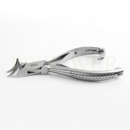 Como o alicate é longo facilita o corte das unhas, evitando que a profissional faça muita pressão na mão, tamponamento. cadáveres, casa mortuária.