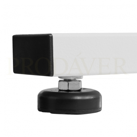 Detalhe dos pés reguláveis em altura